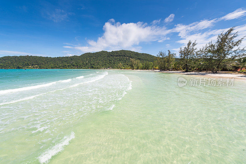 美丽的海景，在夏季的海滩上柬埔寨的Kep省Koh Tonsay